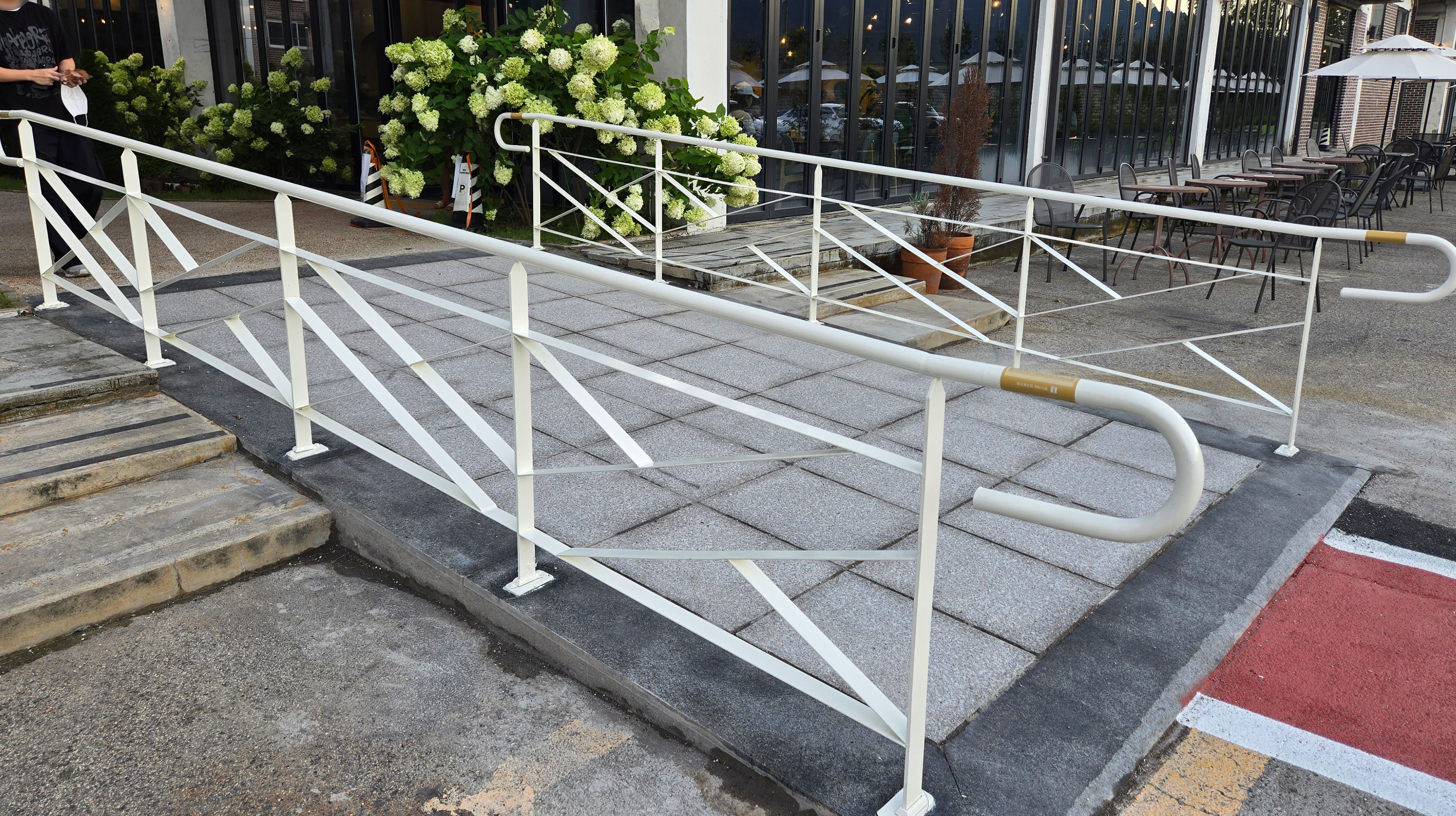 어가길베이커리 경사로 시공후